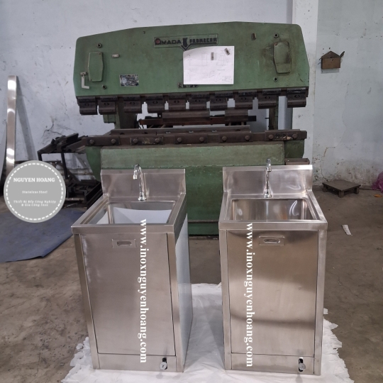 Chậu rửa tay sử dụng van đạp chân