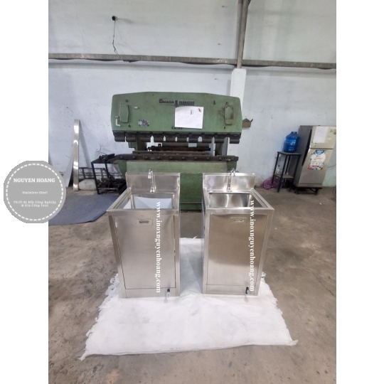 Chậu rửa tay sử dụng van đạp chân