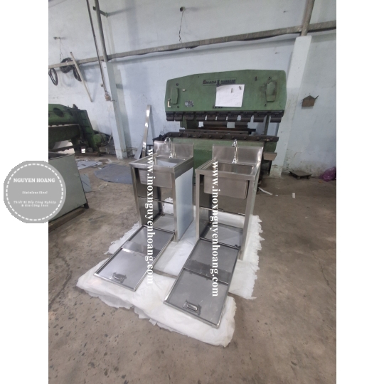 Chậu rửa tay sử dụng van đạp chân