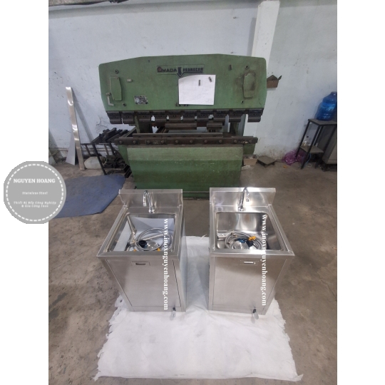 Chậu rửa tay sử dụng van đạp chân