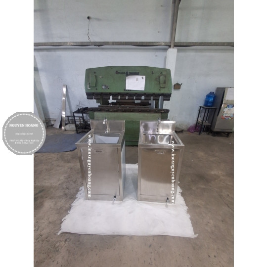 Chậu rửa tay sử dụng van đạp chân