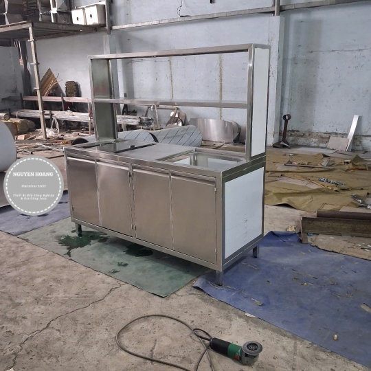 Quầy pha chế inox có kệ bên trên